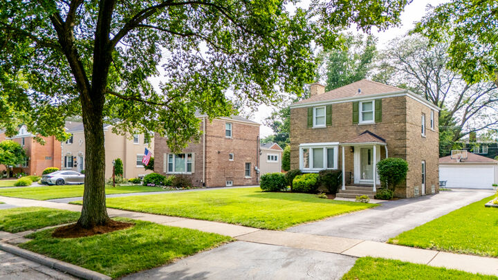 Property Photo: 616 S 10th Avenue IL 60525