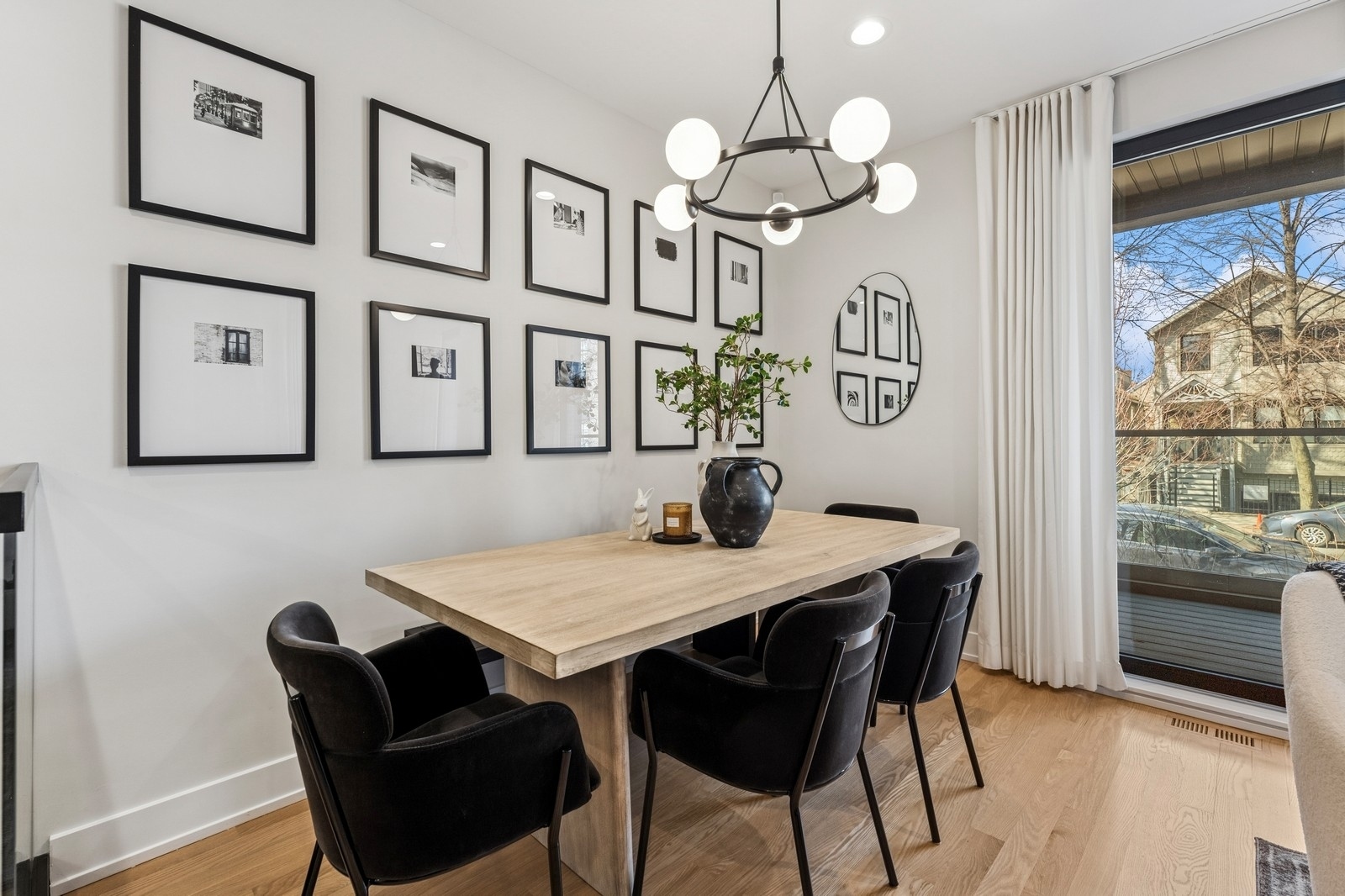Property Photo: 1423 W Huron Street 1 IL 60642
