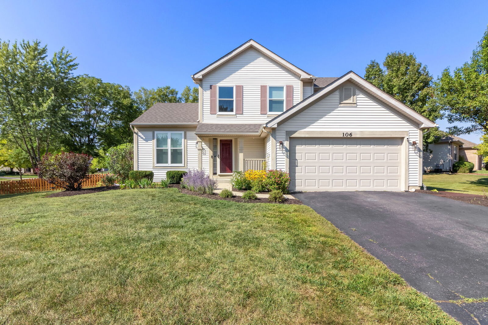 Property Photo:  106 Brookhaven Court  IL 60554 