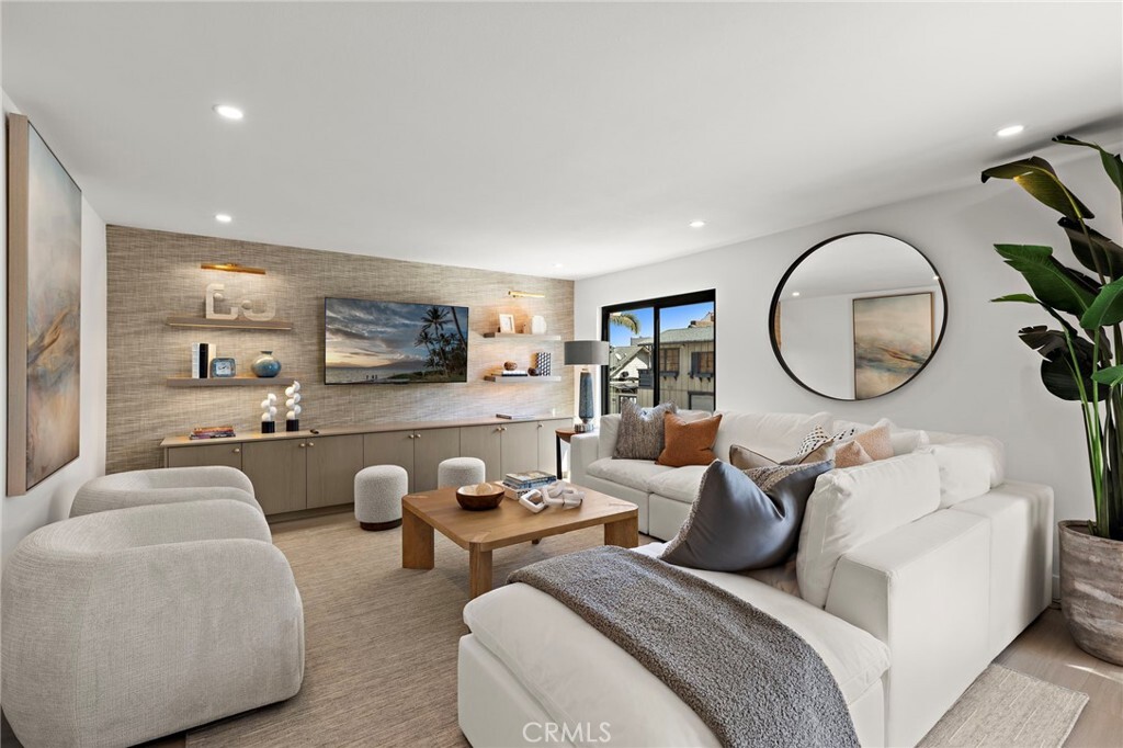 Property Photo: 600 E Oceanfront 1A CA 92661