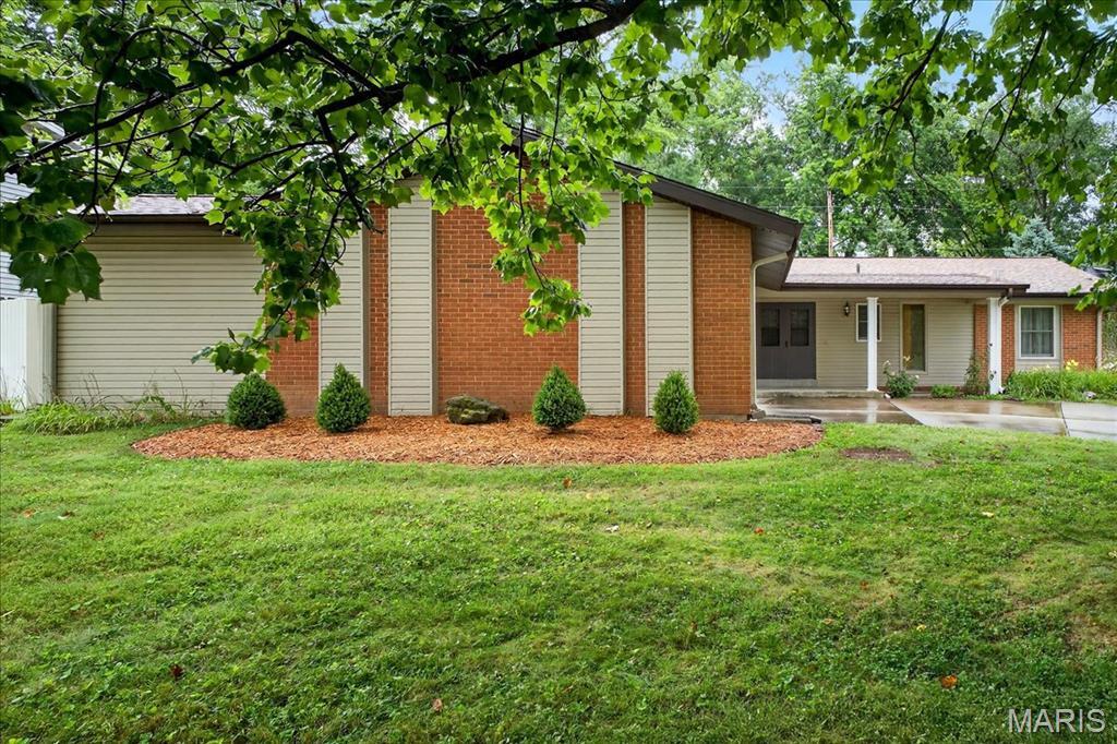 Property Photo: 809 Longview Drive MO 63301