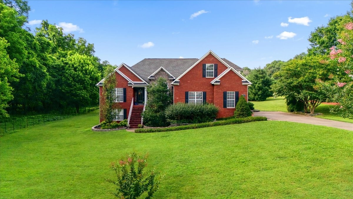 Property Photo: 979 Rip Steele Rd TN 38401