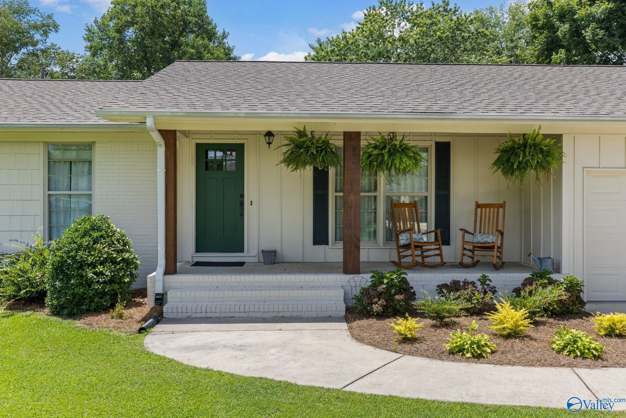 Property Photo: 1422 NE Longbrook Drive AL 35055