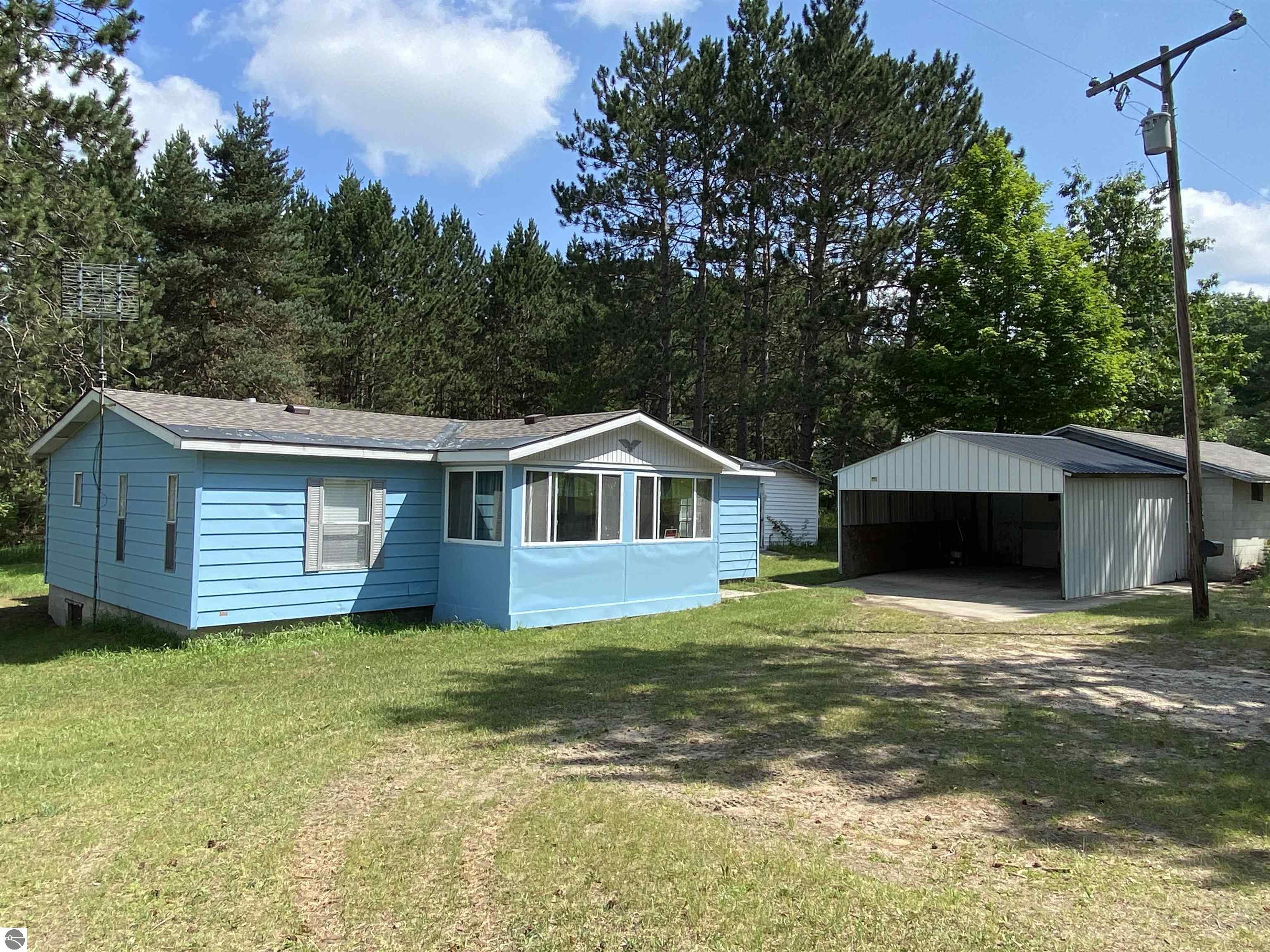 Property Photo: 7929 E 10 Road MI 49663-9740