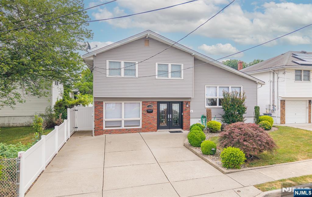 Property Photo: 1138 Stonewall Lane NJ 07094
