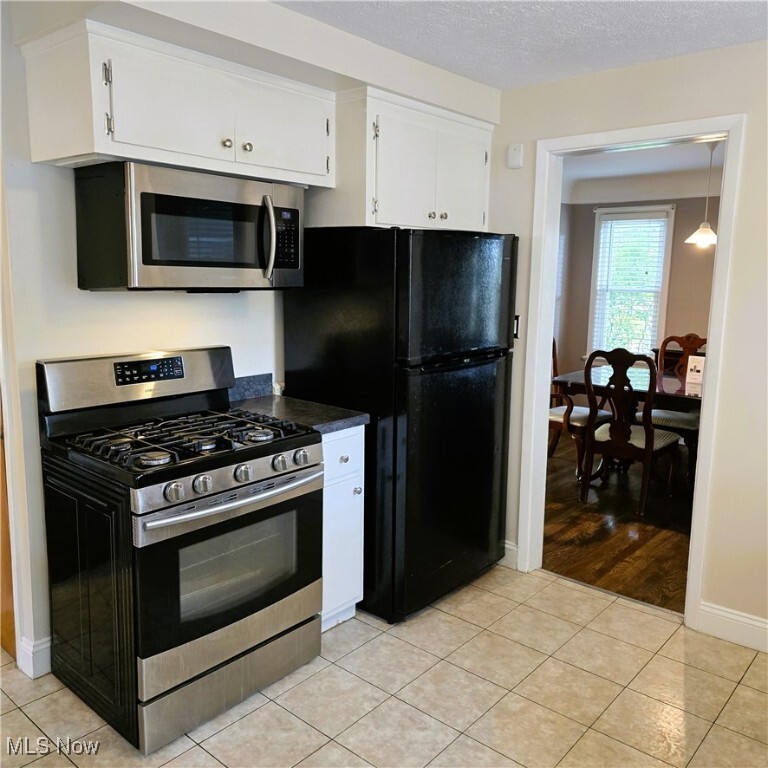 Property Photo:  1612 Wrenford Road  OH 44121 