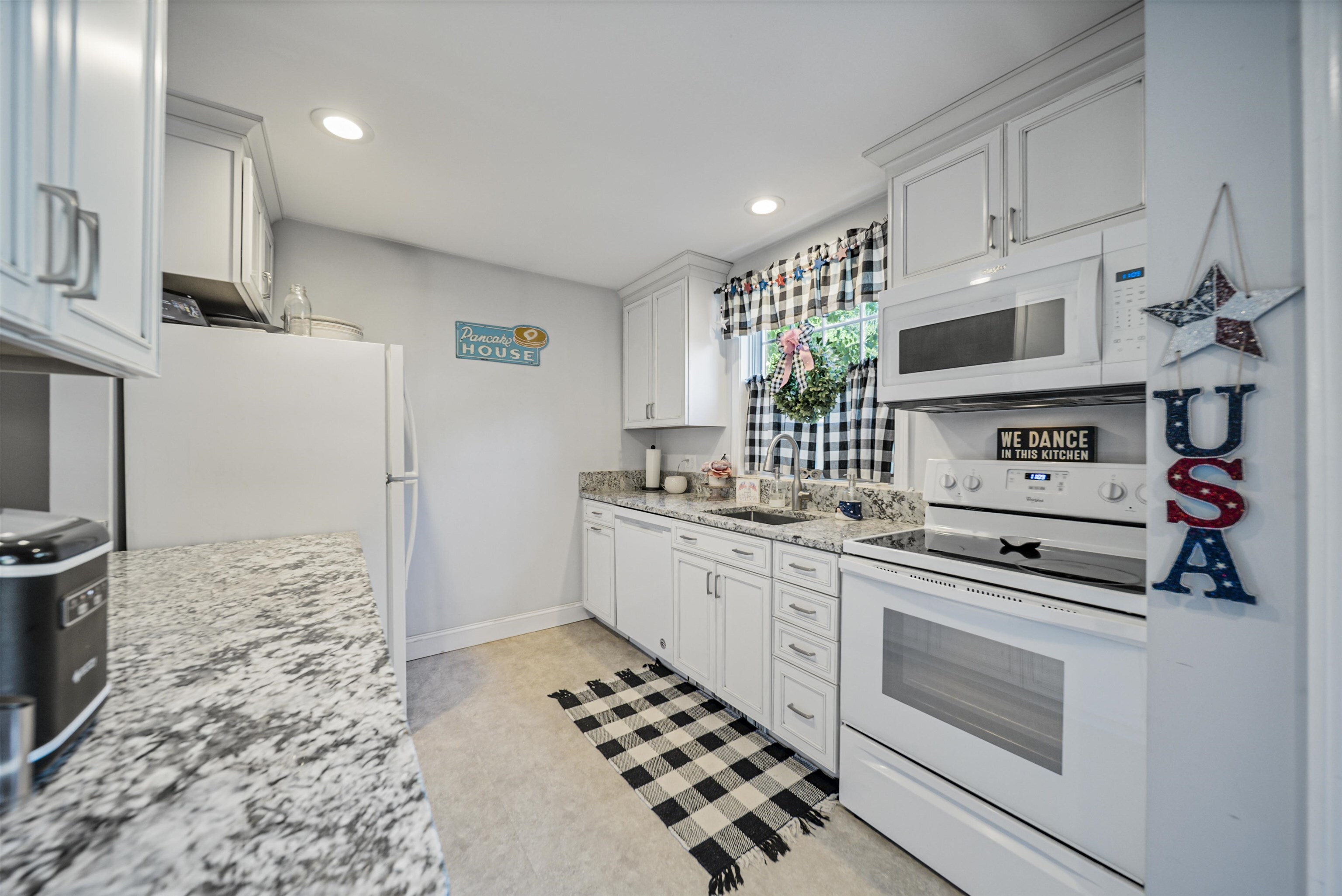 Property Photo: 1465 Hooksett Road NH 03106