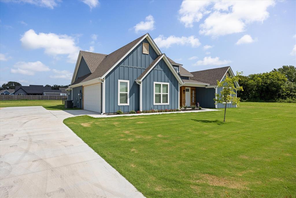 Property Photo: 420 E 4th Street TX 76476