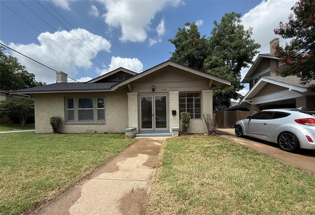 Property Photo:  2126 Mistletoe Avenue  TX 76110 