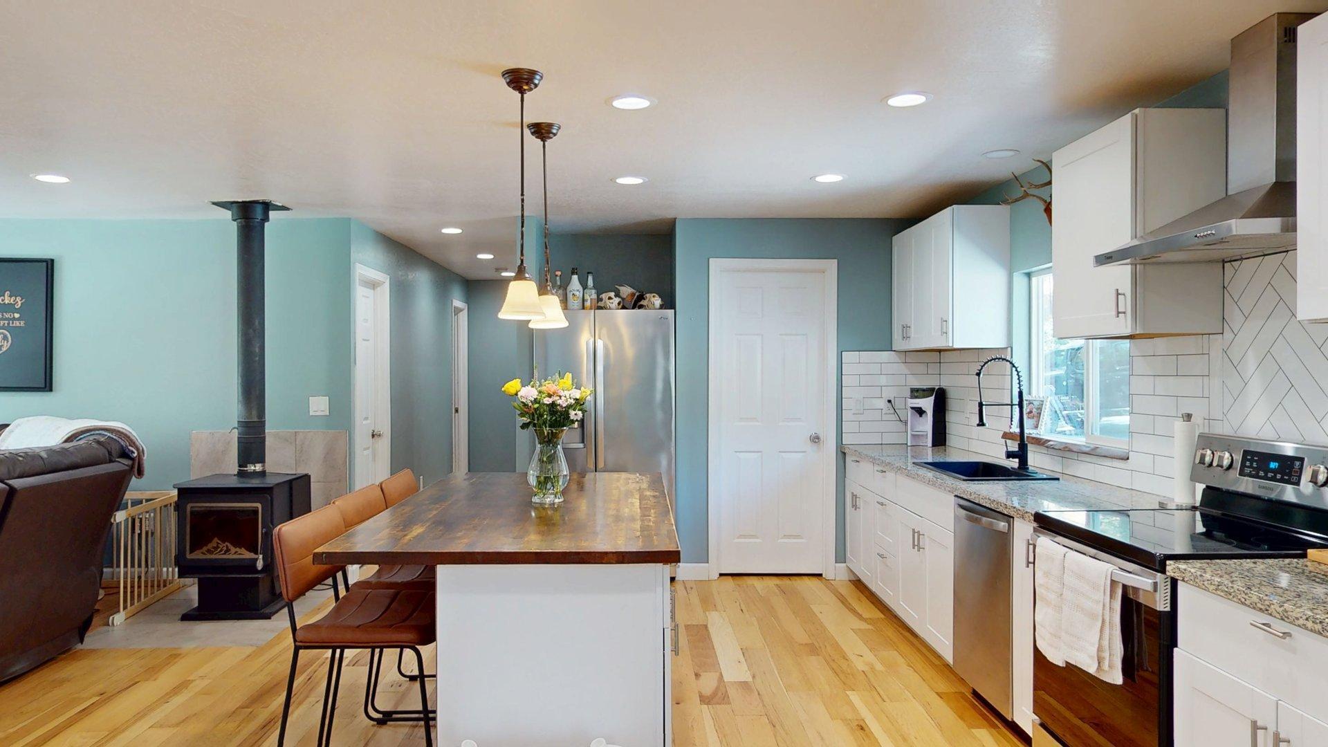 Property Photo: 2526 Upper River Road OR 97526