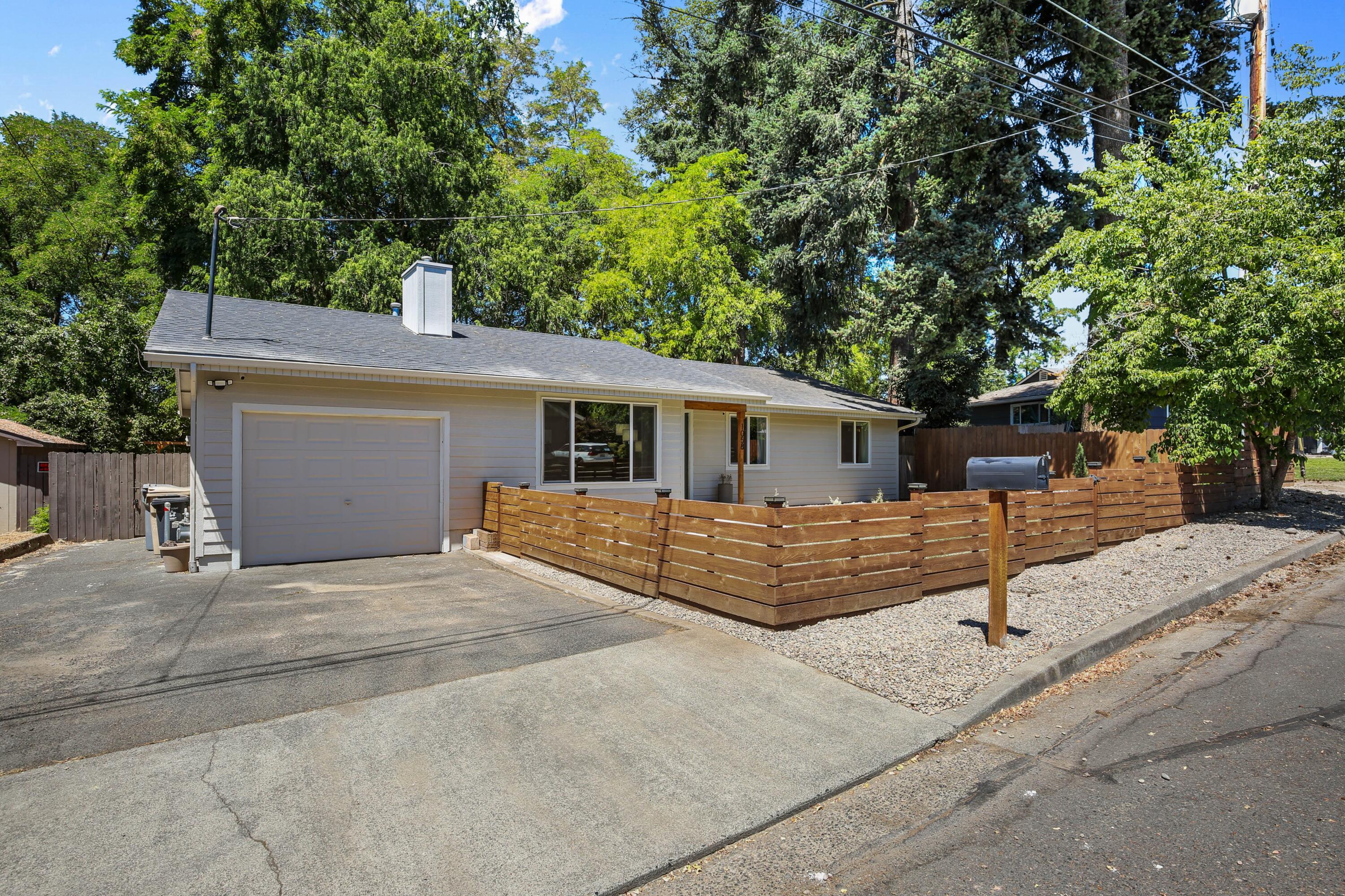 Property Photo:  1058 SE Clarey Avenue  OR 97526 