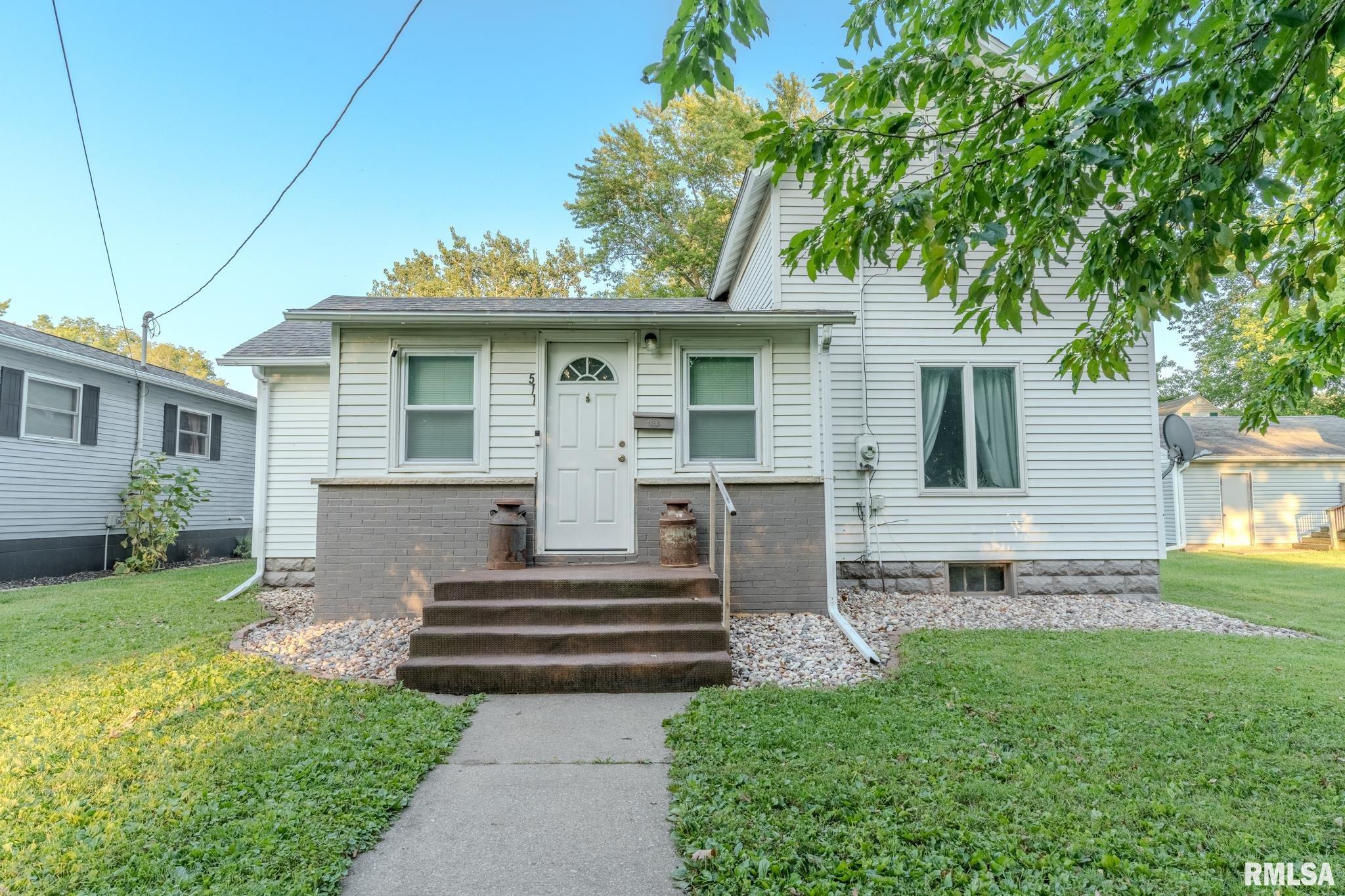 Property Photo:  511 Locust Street  IL 61277 