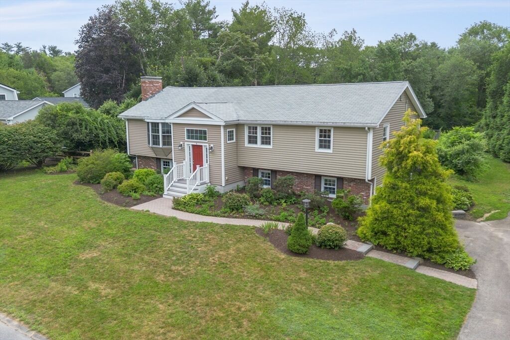 Property Photo:  5 Mallard Rd  MA 01720 