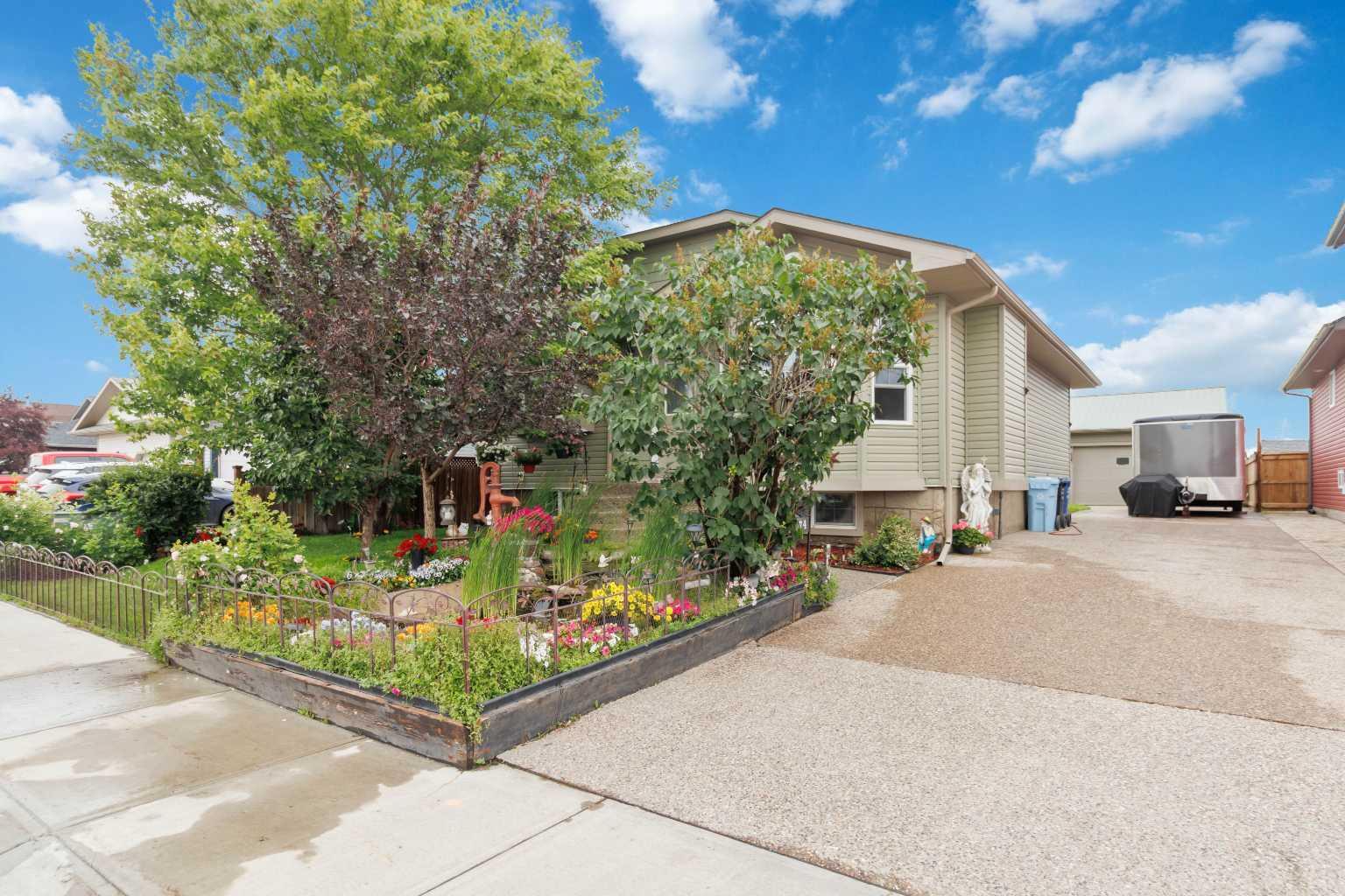 Property Photo:  474 Athabasca Avenue  AB T9J 1B4 