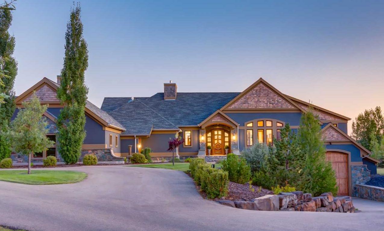 Property Photo: 12 Grandview Rise SW AB T3Z 0A8
