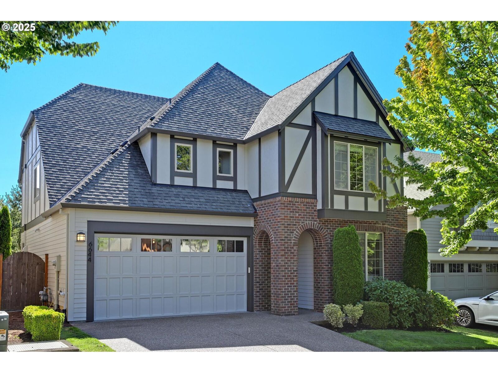 Property Photo: 6644 NW McMullen Ave OR 97229
