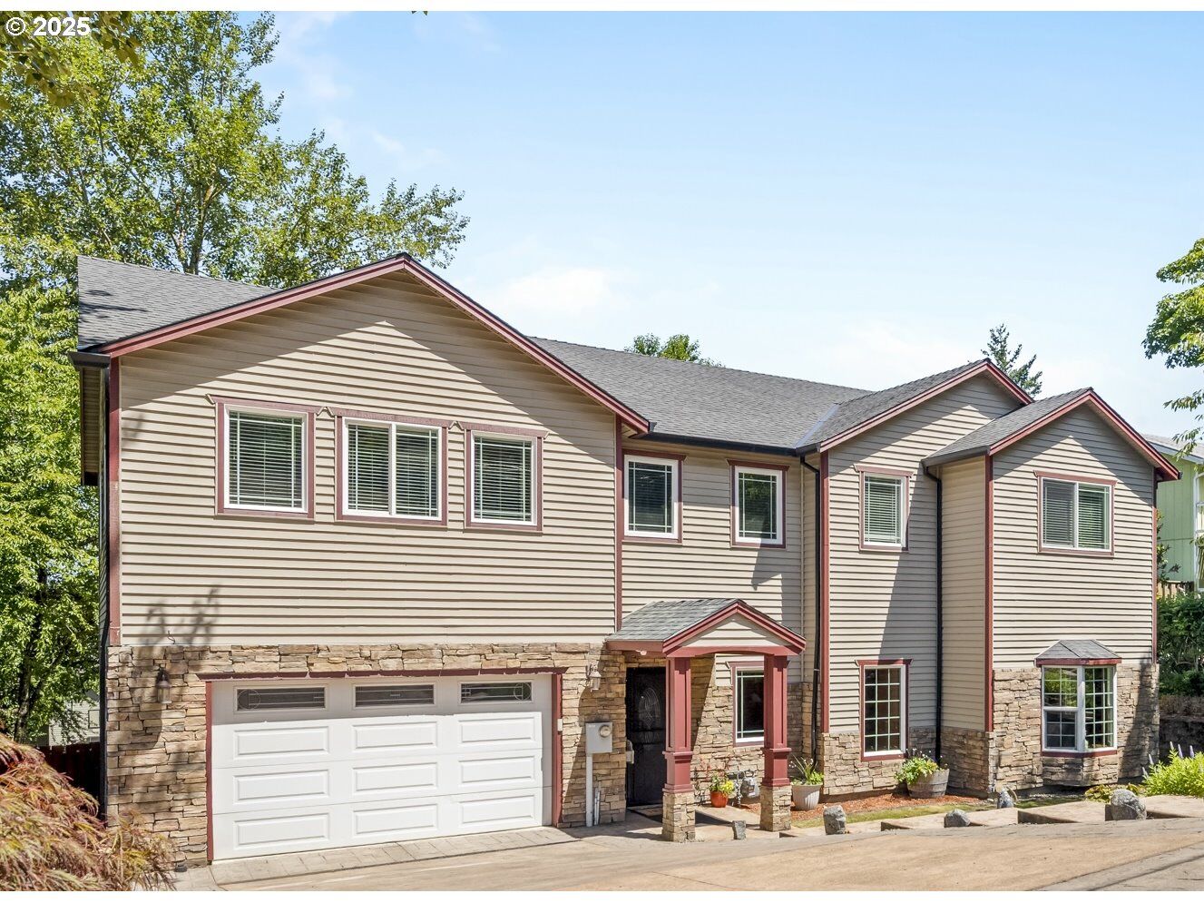 Property Photo: 9631 SE Clatsop St OR 97266