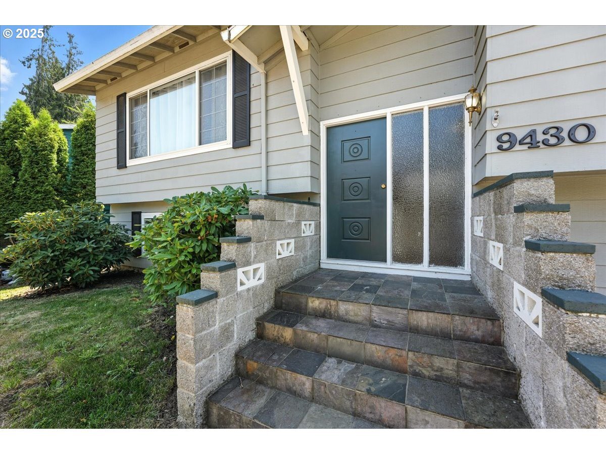 Property Photo: 9430 SW Inez St OR 97224