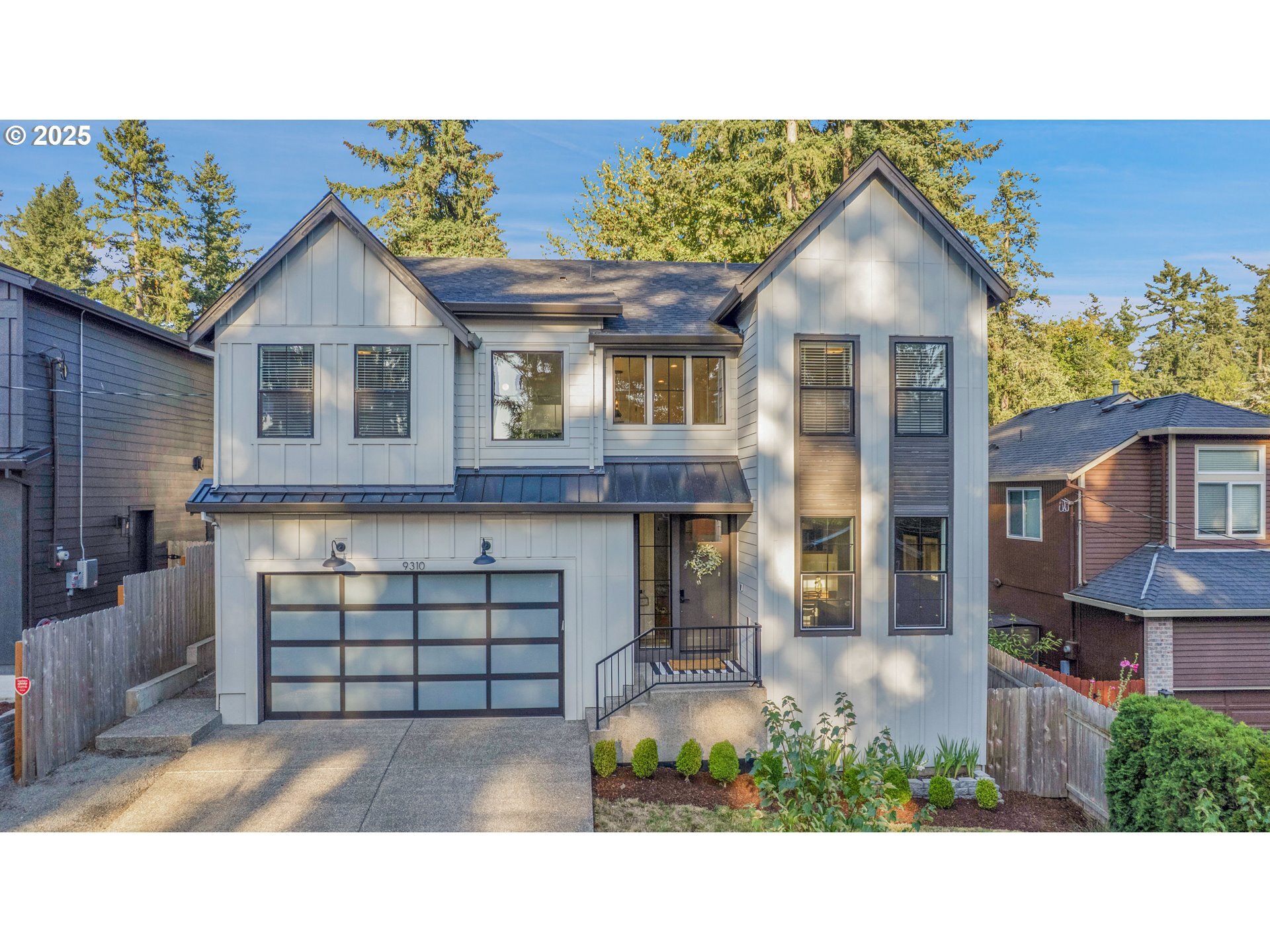 Property Photo:  9310 SW 52nd Ave  OR 97219 