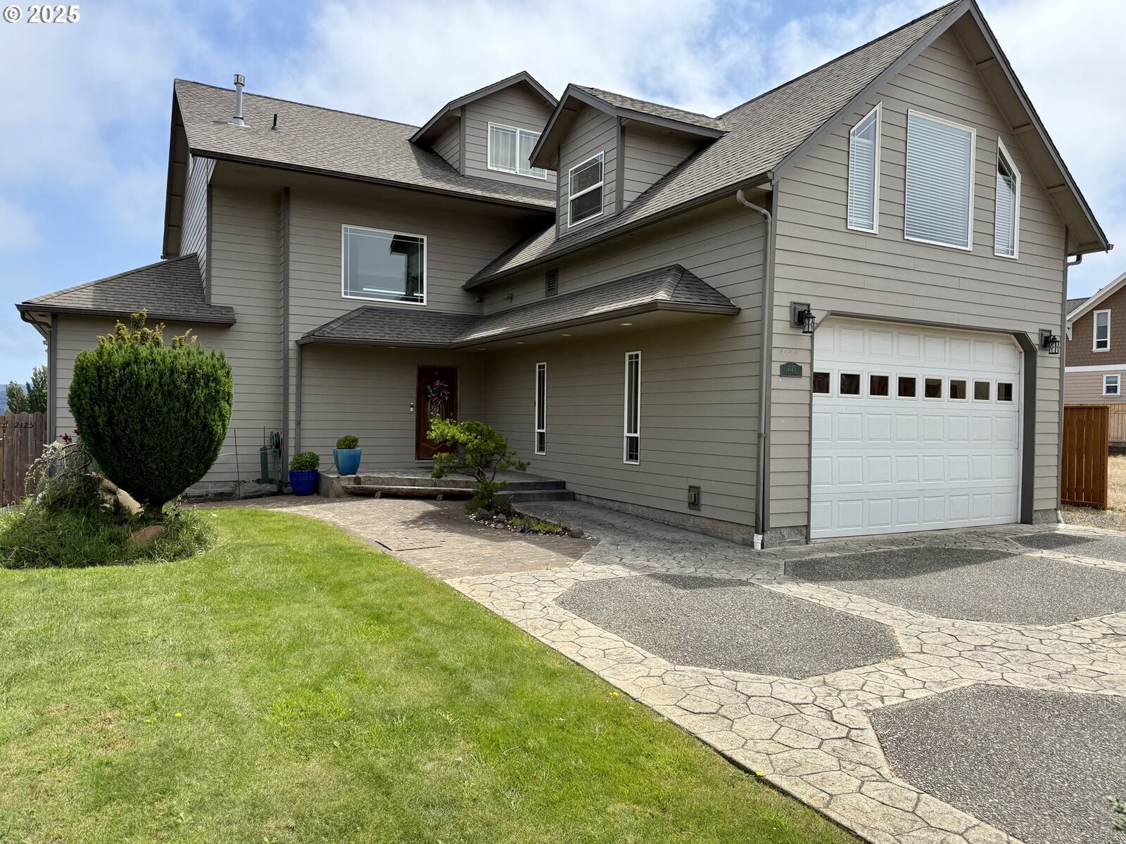 Property Photo: 2125 Pine St OR 97459