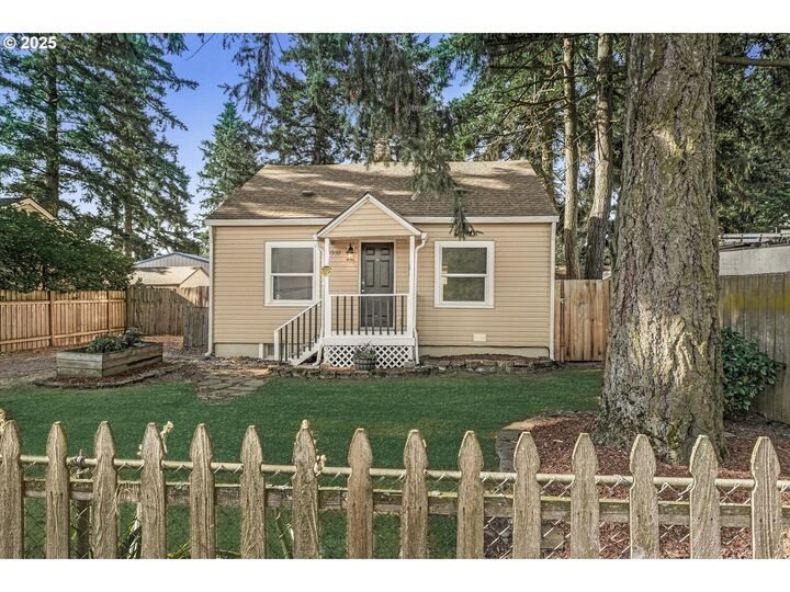 7930 SE Overland St  Milwaukie OR 97222 photo