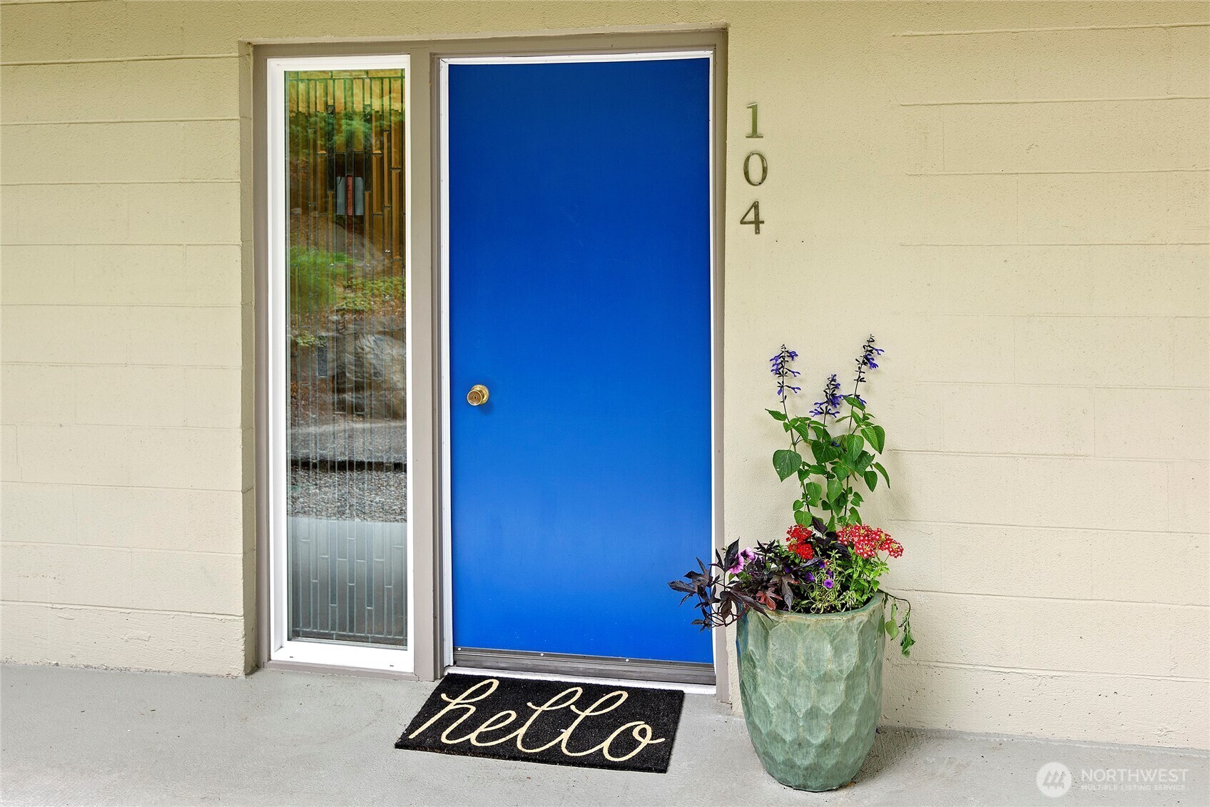 Property Photo:  965  Winslow Way E 104  WA 98110 