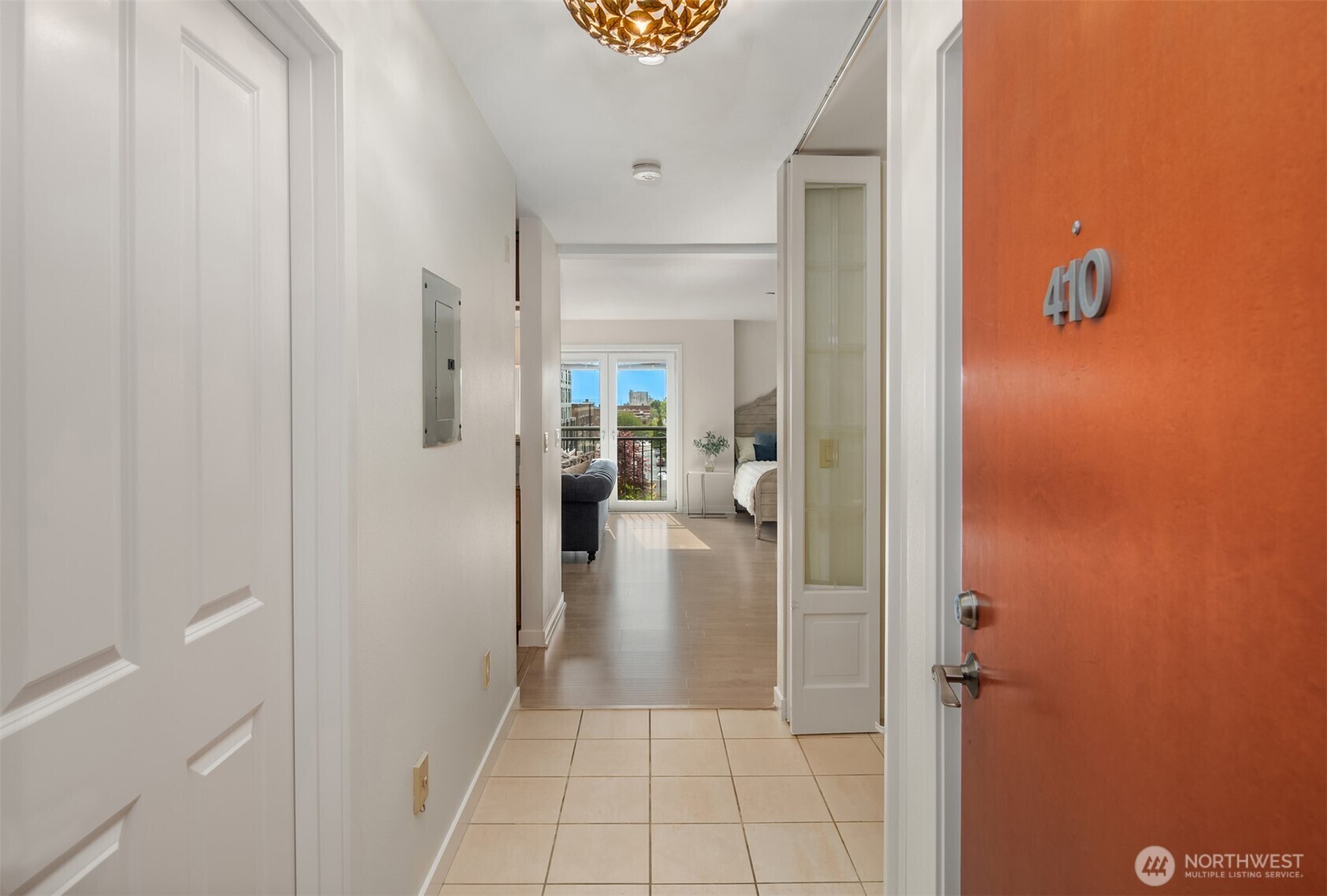 Property Photo: 701 1st Avenue N 410 WA 98109