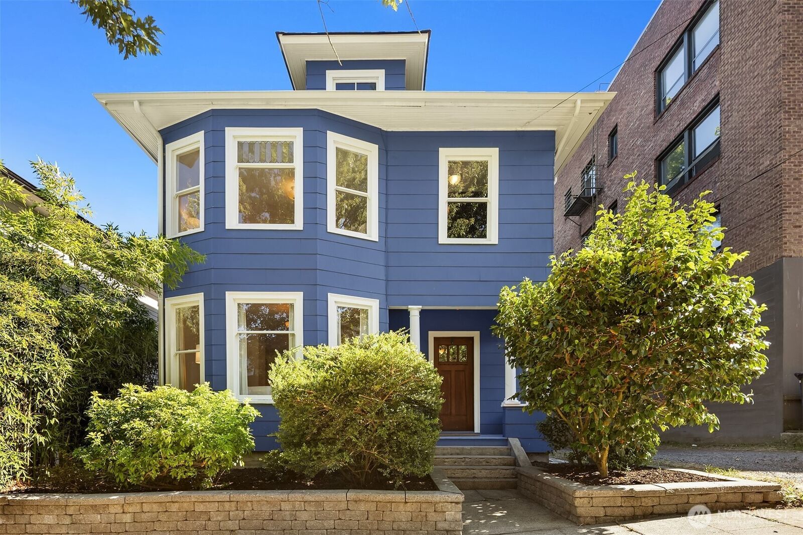 Property Photo:  1915 E John Street  WA 98112 