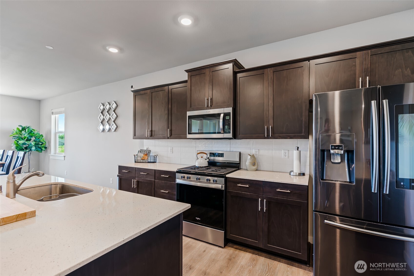 Property Photo:  2911  Roan Drive  WA 98926 