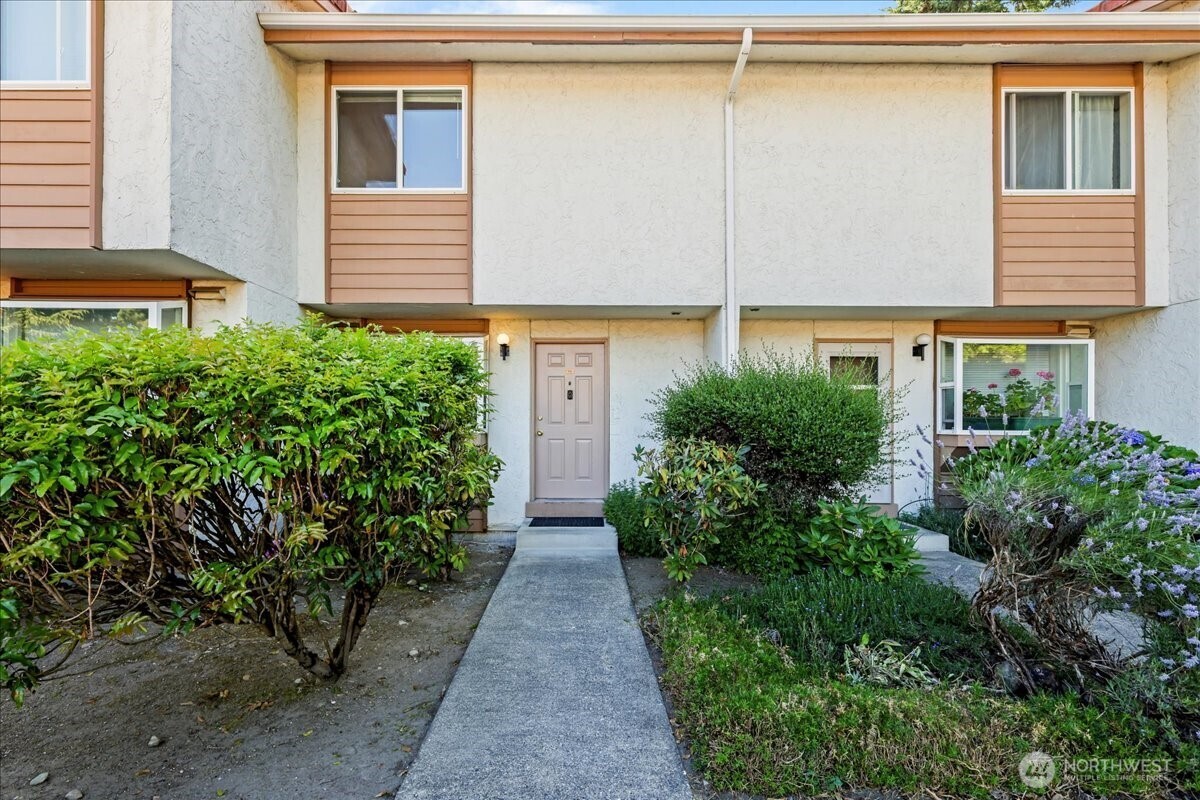 Property Photo:  12828 SE 41st Lane C-103  WA 98006 