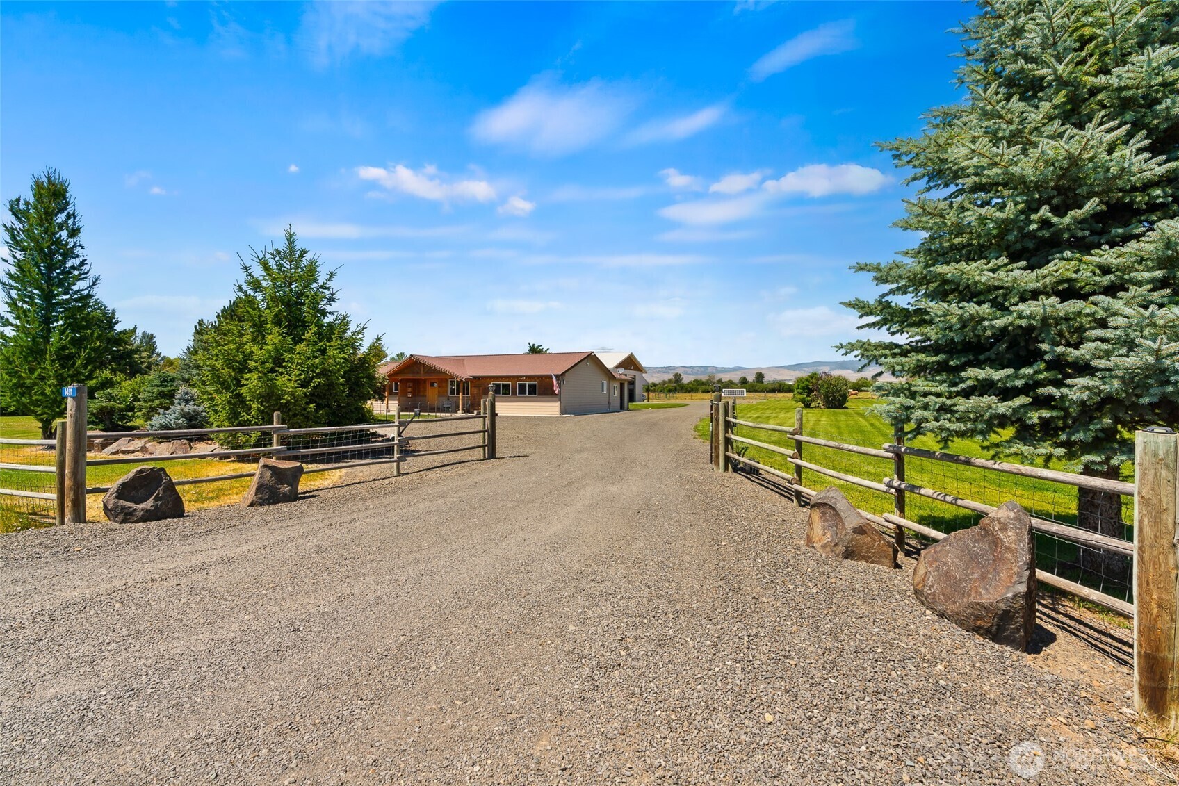 Property Photo:  1491  Grindrod  WA 98926 