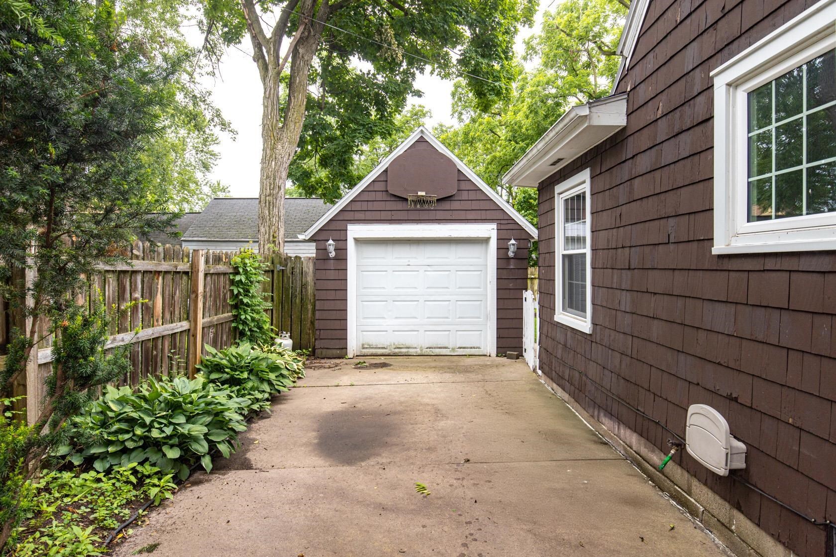 Property Photo: 213 W Parkway Boulevard WI 54911
