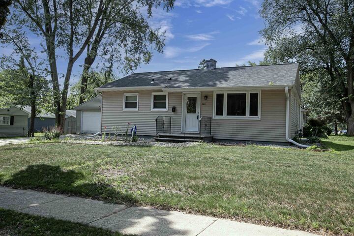 502 Clover Lane  Green Bay WI 54301 photo