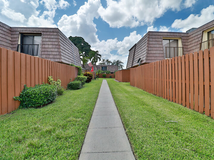 Property Photo: 1034 Springdale Circle FL 33461