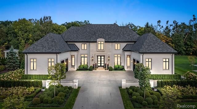 Property Photo: 20910 Turnberry Boulevard MI 48167