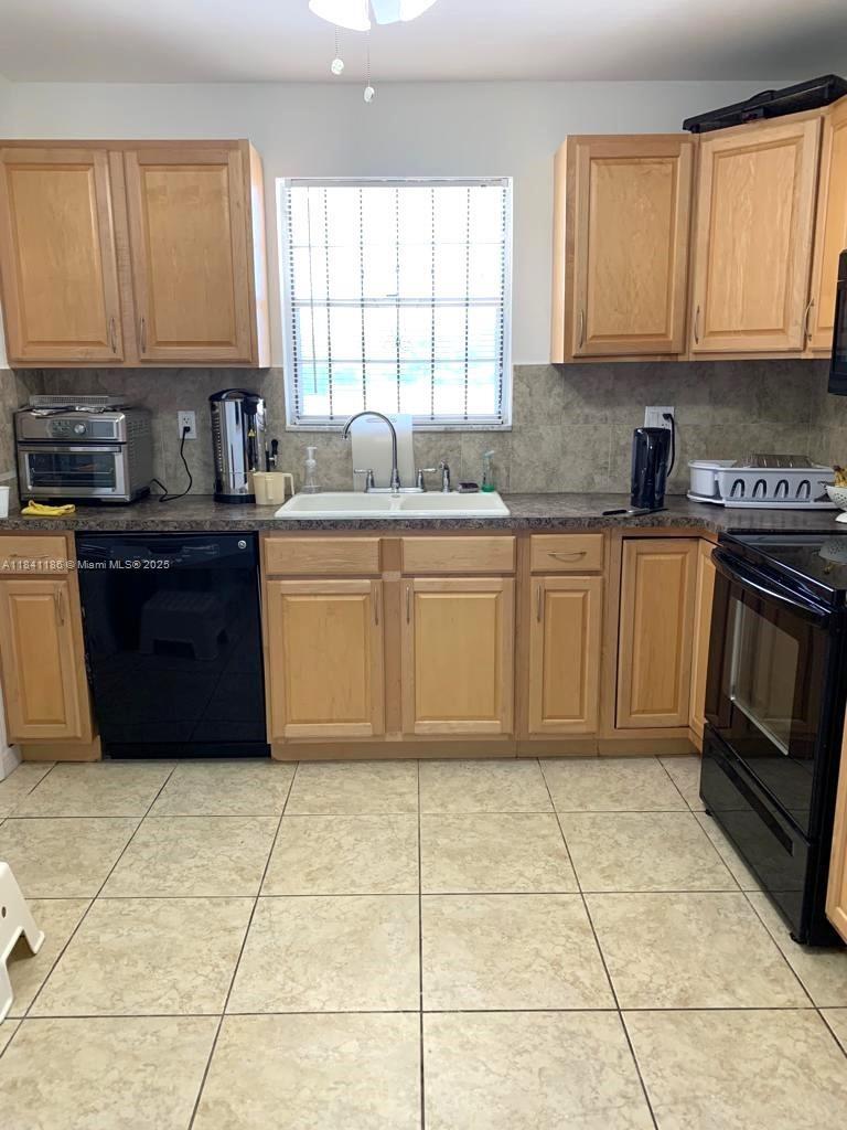 Property Photo: 5160 SW 40th Ave 26D FL 33314