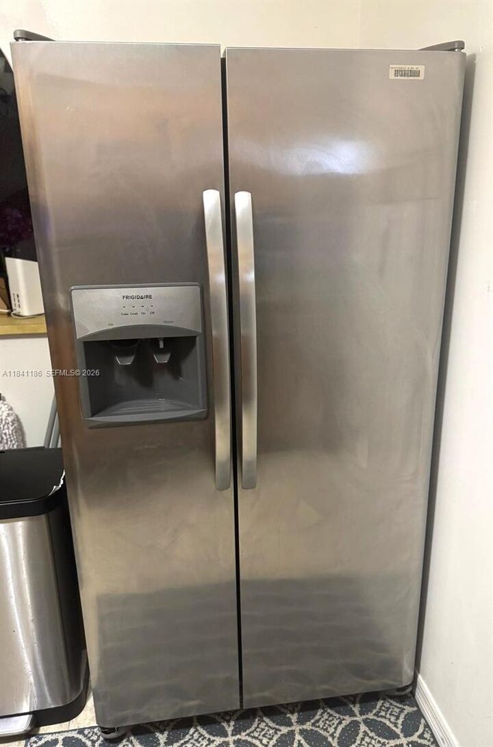 Property Photo:  5160 SW 40th Ave 26D  FL 33314 