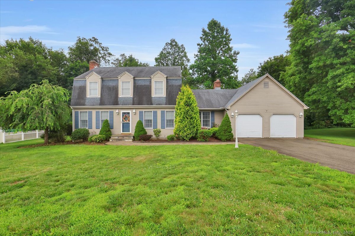 Property Photo:  79 Carriage Drive East  CT 06450 