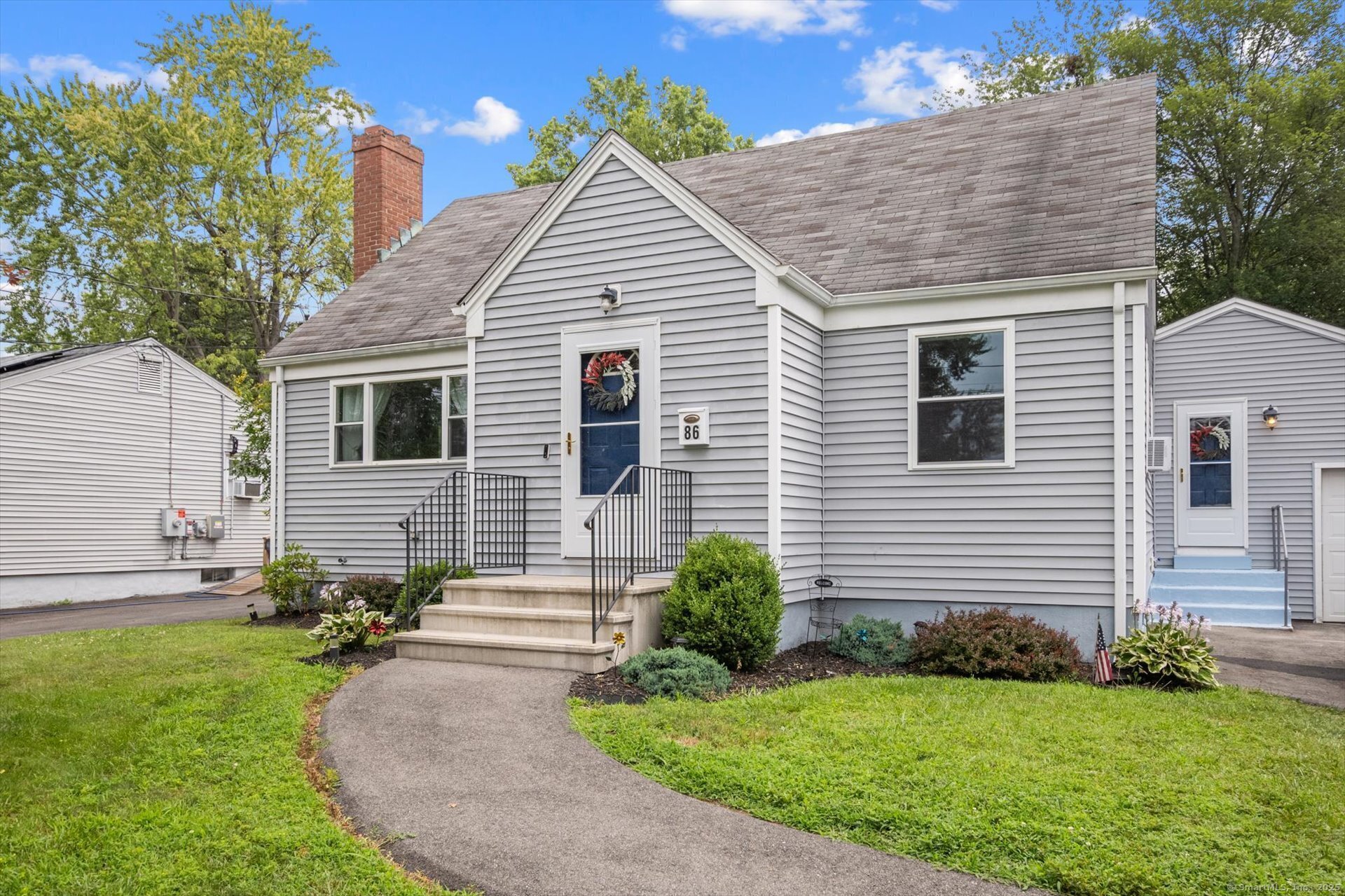 Property Photo:  86 Florence Street  CT 06111 