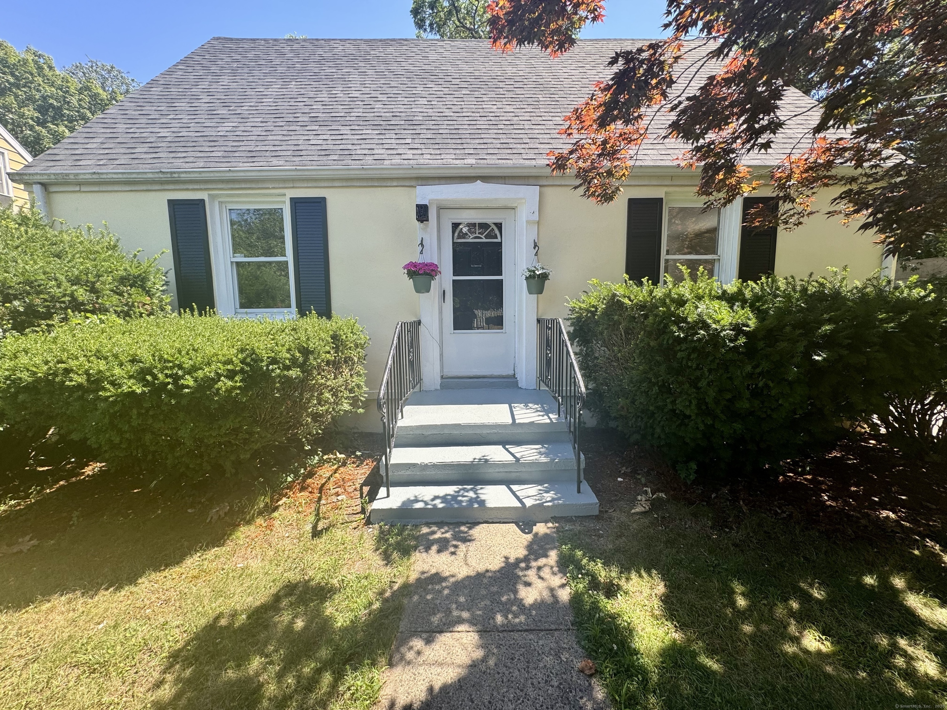 Property Photo:  18 Oak Road  CT 06516 