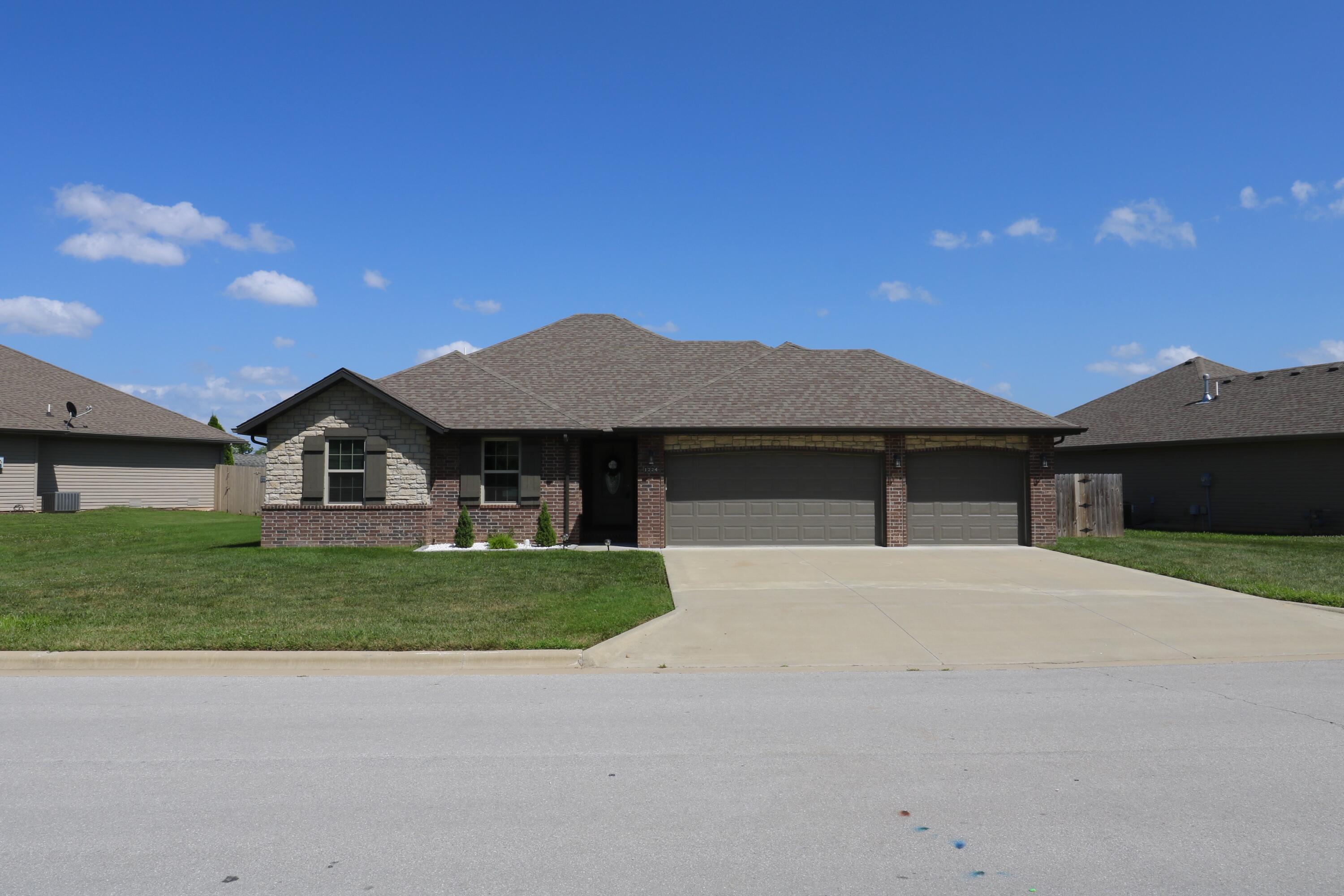 Property Photo:  1224 S Mulberry Avenue  MO 65802 