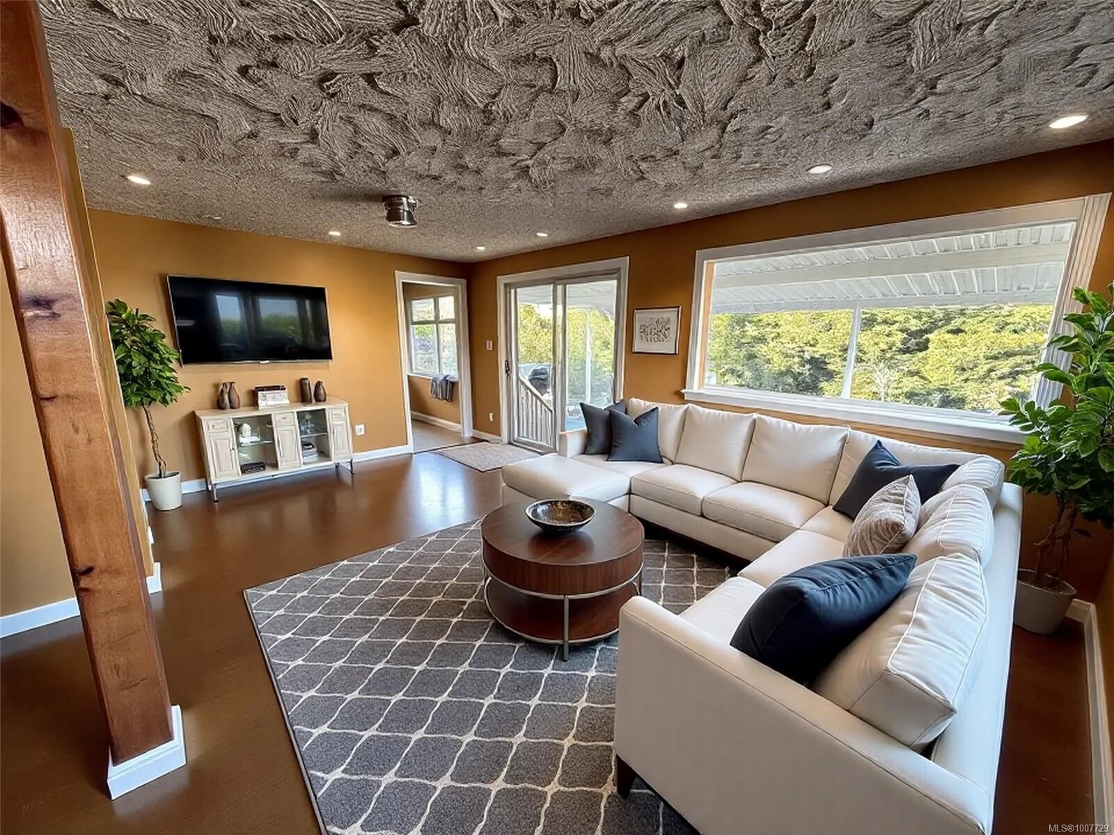 Property Photo:  764 Jasmine Ave  BC V8Z 2N9 