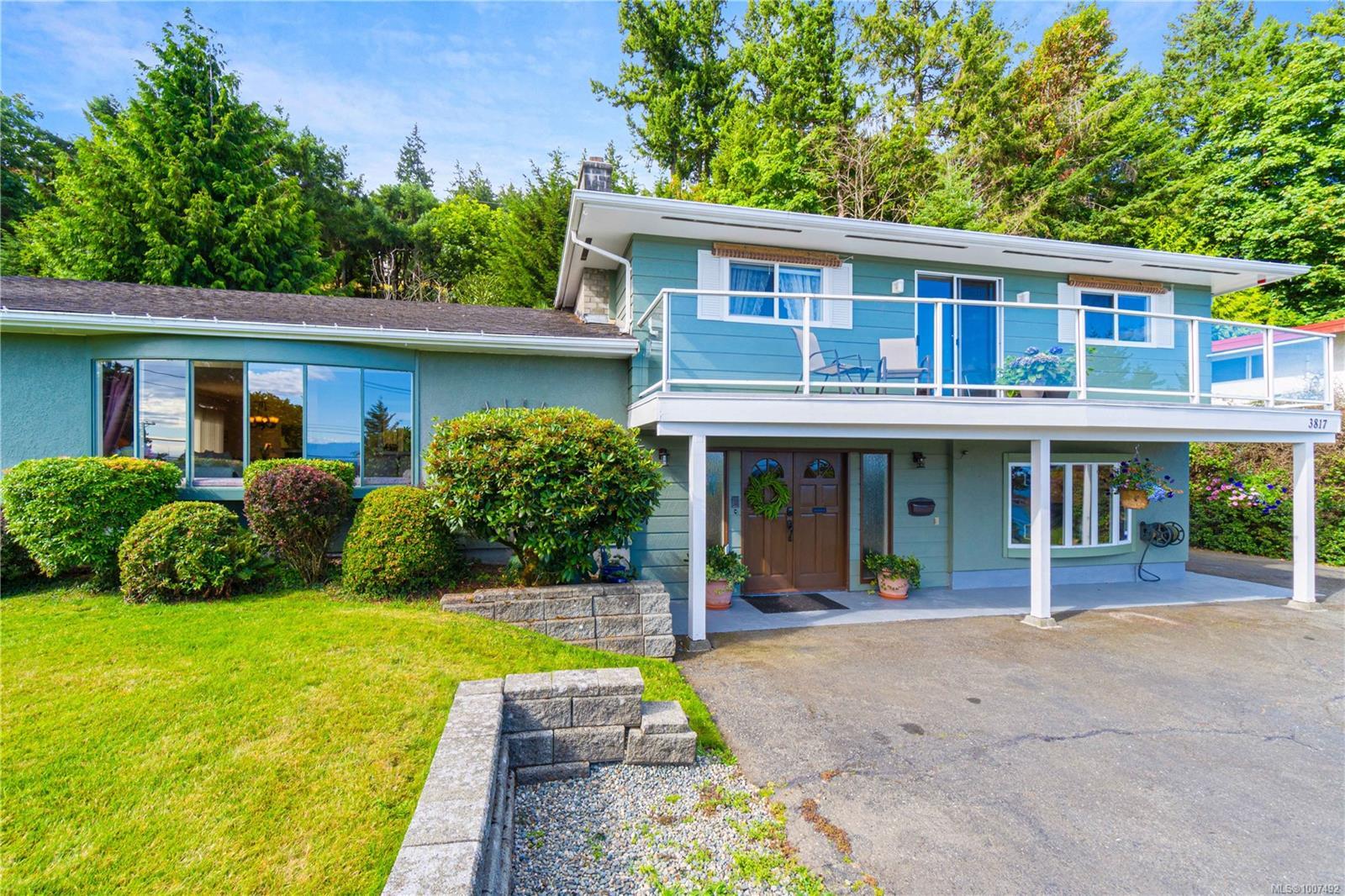 Property Photo:  3817 Hammond Bay Rd  BC V9T 1G4 