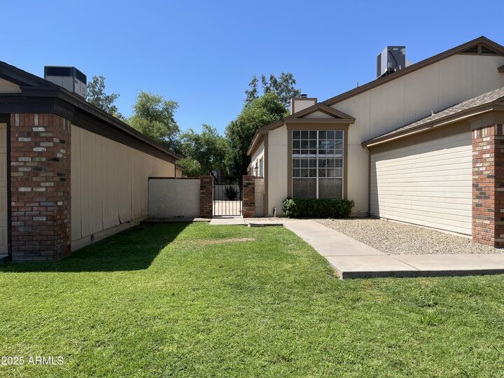 Property Photo:  853 E Manor Drive  AZ 85225 
