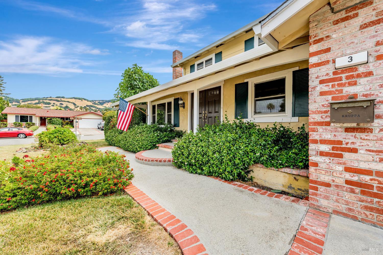 Property Photo:  3 La Noche Court  CA 94945 