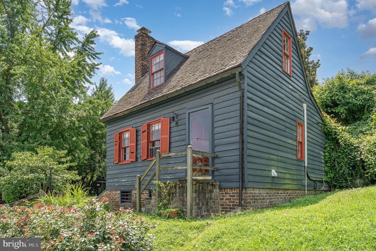 Property Photo: 210 Sophia Street VA 22401