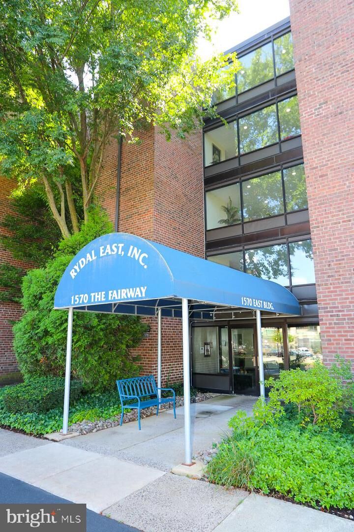 Property Photo:  1570 The Fairway 103E  PA 19046 