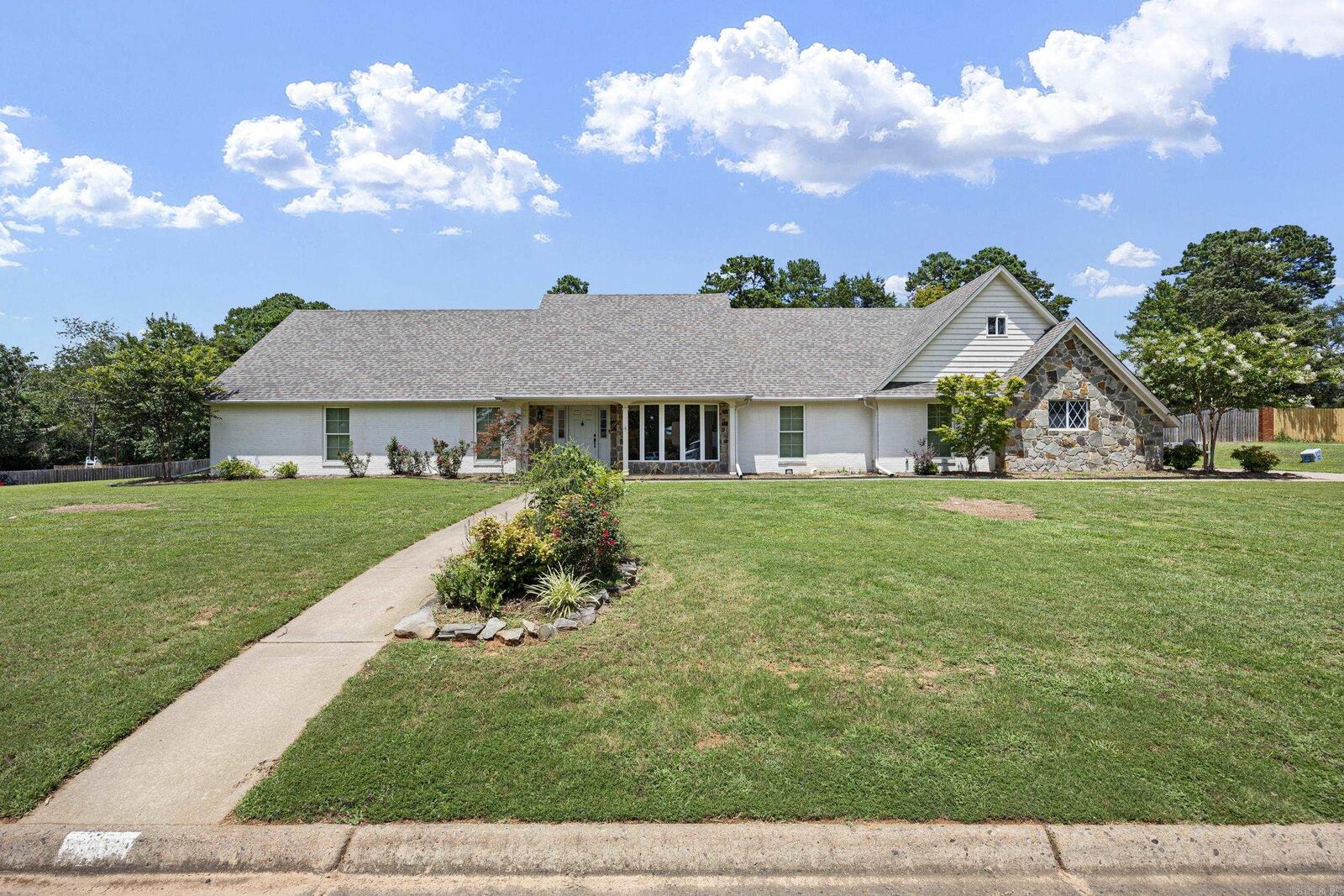 Property Photo: 2916 Highland Dr AR 72802