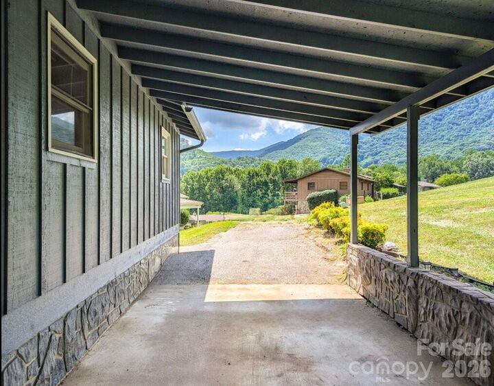 Property Photo: 84 Stoney Ridge Loop NC 28751