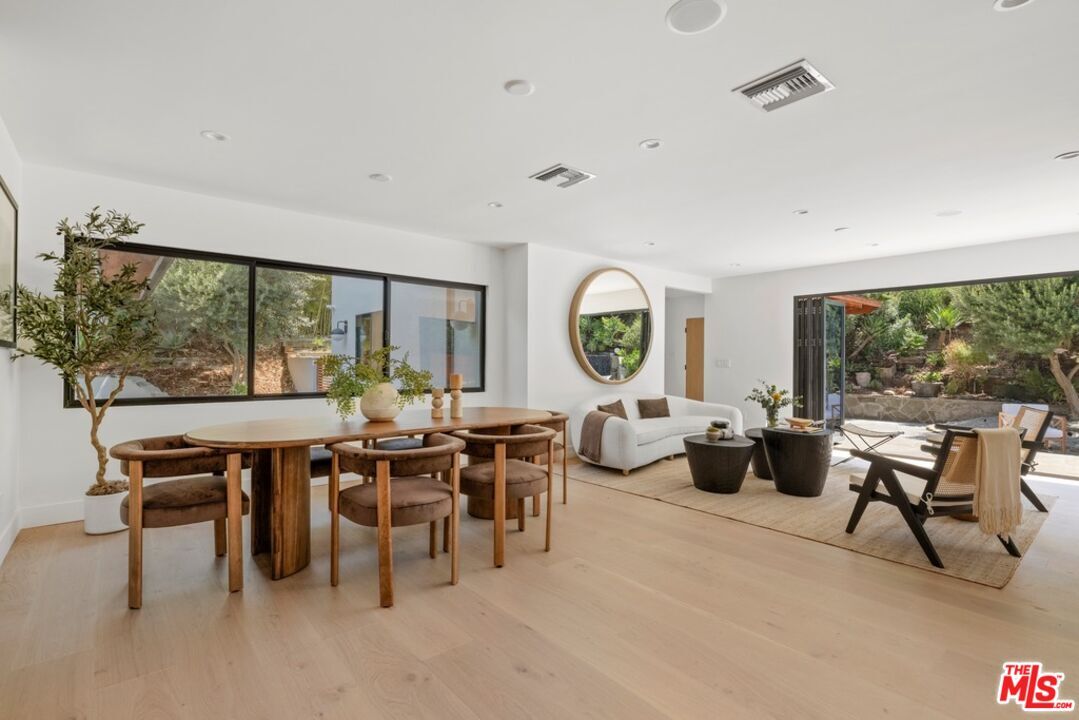 Property Photo:  2716 Laurel Pass  CA 90046 